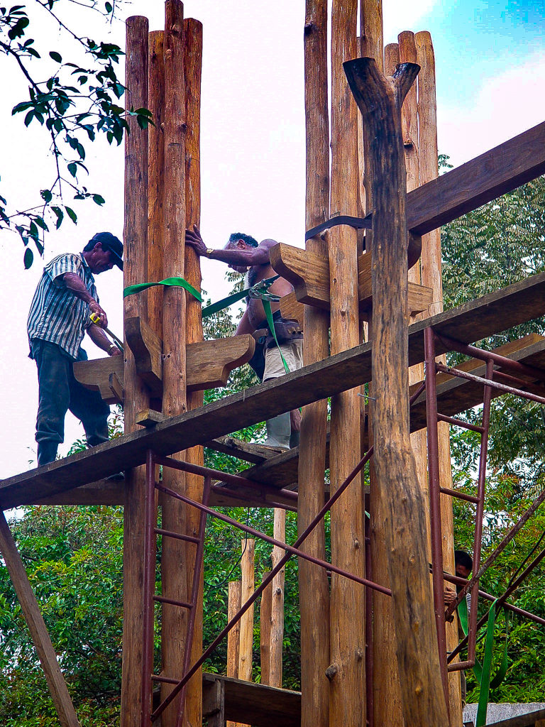 Main Composite Columns and Roof Beams Assembling For a Forest Lodge in the Osa Peninsula